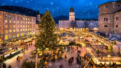 Fotografija živahne tržnice v Salzburgu