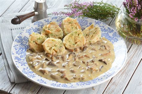 Fotografija Schweinsbraten z cmoki in omako