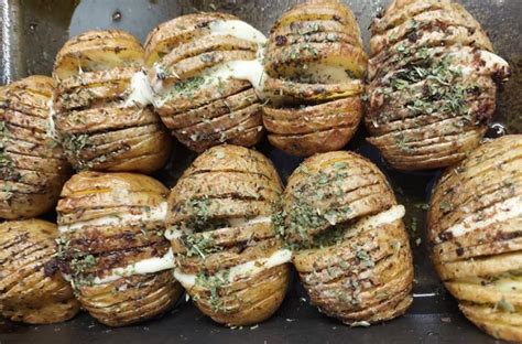 Pečen krompir kifeljčar z zelišči