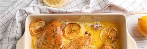 Pekač z opečenimi piščančjimi prsi in limonino omako
