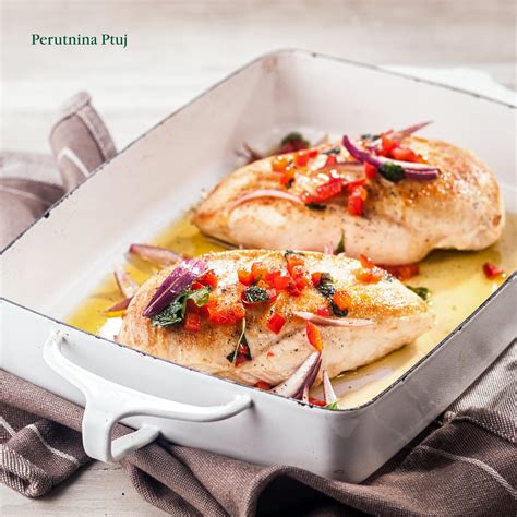 Piščanec, mariniran v začimbni mešanici