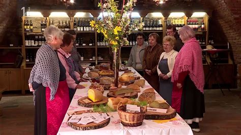 Fotografija tradicionalnega prazničnega kruha Križnik ali Goriške Gubance