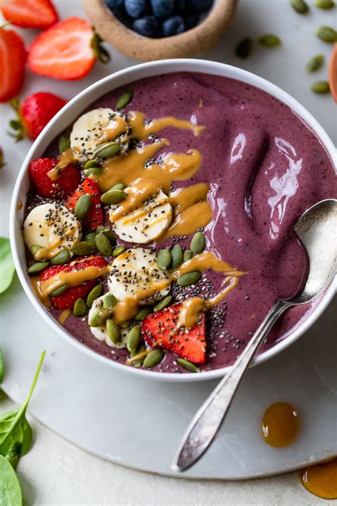 fotografija sadne smoothie bowl