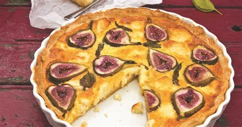 Fotografija pečene slane krompirjeve pite z tuno