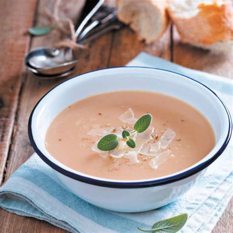 infografika s sestavinami za omako iz pečenega česna in paprike