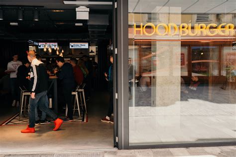 Fotografija prve lokacije Hood Burgerja