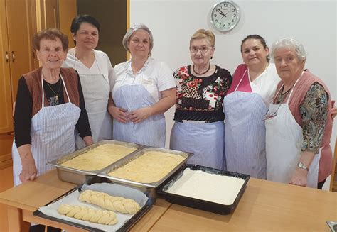 Tematska fotografija različnih vrst testa in slaščic iz njih