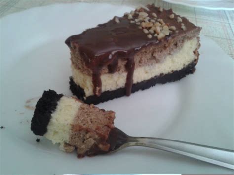 Priprava čokoladnega peciva: sestavine zmešane v skledi