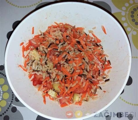 različne sestavine za riževo solato