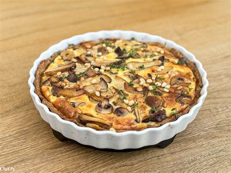 fotografija quiche z gobami in zelenjavo