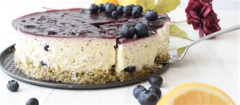 Tematsko foto: rezina borovničeve torte z mascarpone kremo in svežimi borovnicami