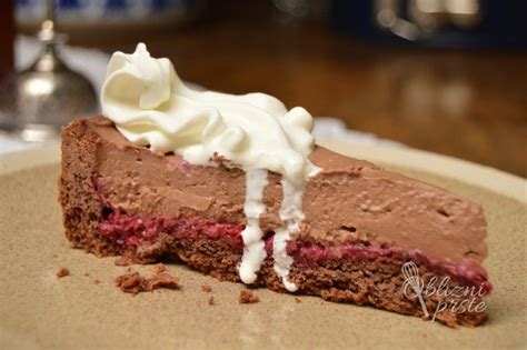 čokoladna torta z mascarpone kremo in mandlji