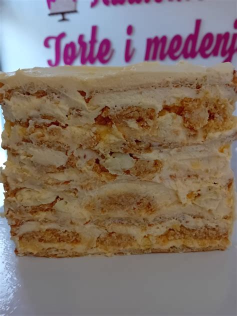 Presek večnadstropne torte s stabilno strukturo