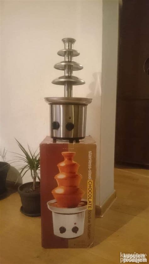 fotografija: čokoladna fontana z različnimi namazi
