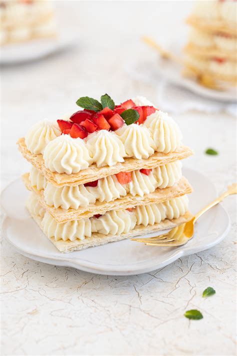 Fotografija Mille-feuille z belo čokolado in jagodami