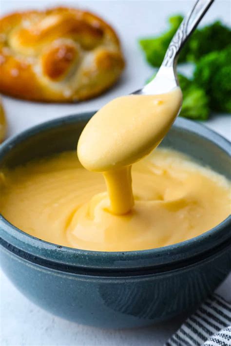 Infographic of quick cheese sauce recipe.