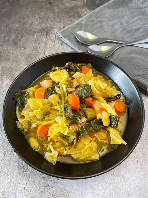 Infographic showing the ingredients for vegan cabbage stew