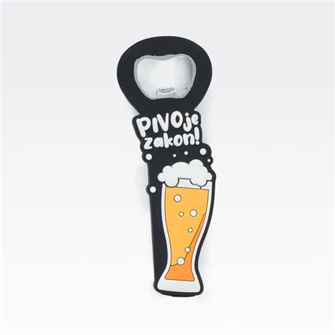Kolaž različnih idej za darila za ljubitelje piva (kozarec, odpirač, pivo, knjiga)