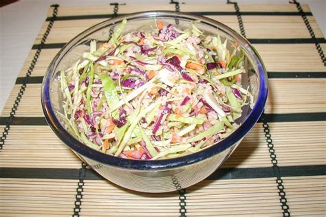 solata z ohrovtom, rdečim zeljem, korenjem, porom in jabolkom