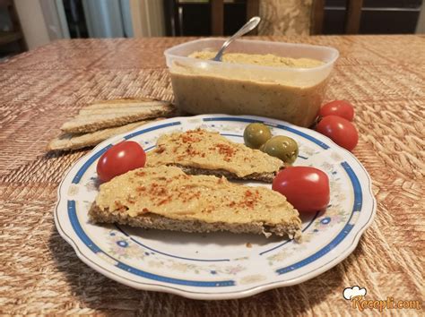 Zajčja pašteta na domačem kruhu