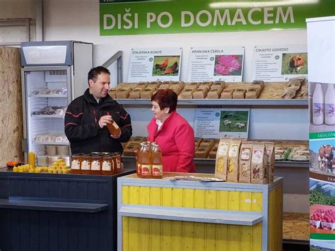 raznolike morske dobrote na ribji tržnici v Bergnu