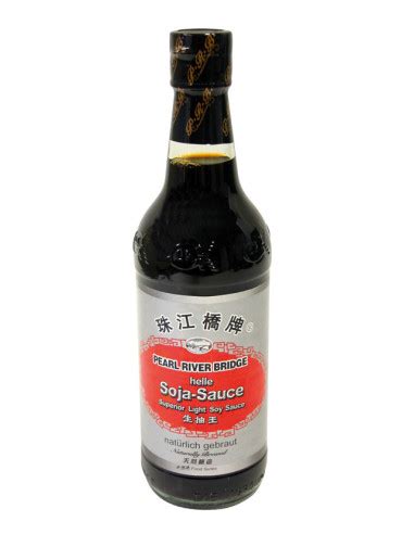 Zbirka tipičnih japonskih sestavin (riž, miso, sojina omaka, nori, wasabi)