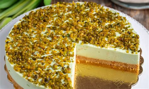 Revani, zdrobova torta s kokosom in pistacijami