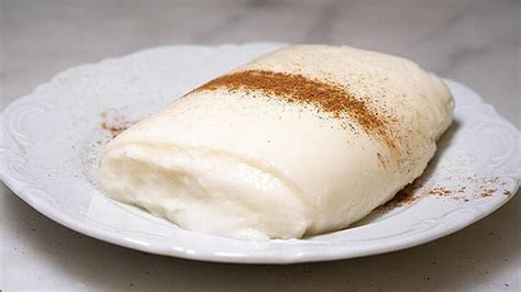 Mlečni puding Tavuk Göğsü, posut s cimetom