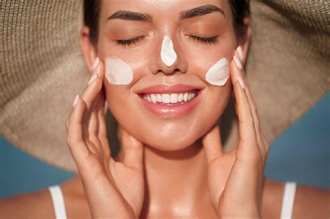 ilustracija pravilnega nanosa kreme za sončenje