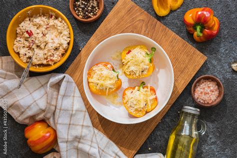 Infographic: step-by-step preparation of cheese filling for peppers