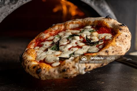 Fotografija klasične italijanske pizze Marinare