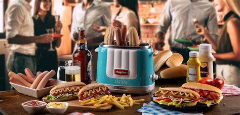 Ilustracija postopka oblikovanja in pečenja štručk za hot dog