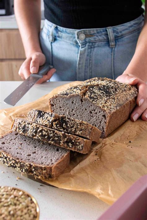 Infographic showing the preparation steps for buckwheat bread