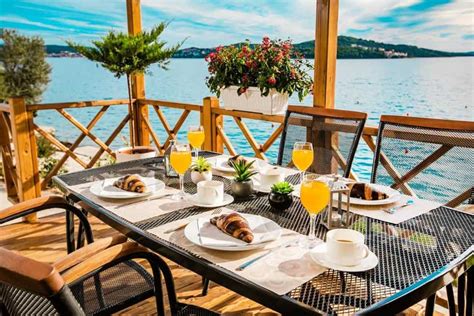 Pogled na Luko Koper in morje iz Pizzerie Marina
