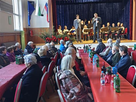 Tematska fotografija: kozarci sladkega muškata v prijetnem vzdušju