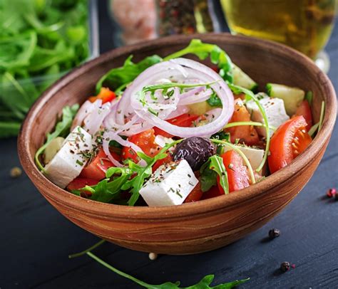 infografika o zdravstvenih koristih paradižnikovega soka z olivnim oljem