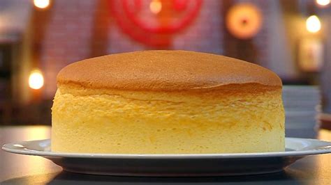 Priprava mešanice za japonski cheesecake v vodni kopeli