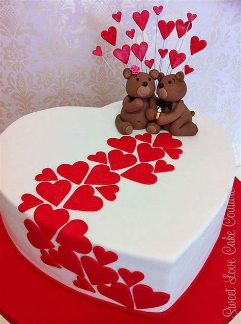 Fotografije različnih načinov okraševanja valentinove torte
