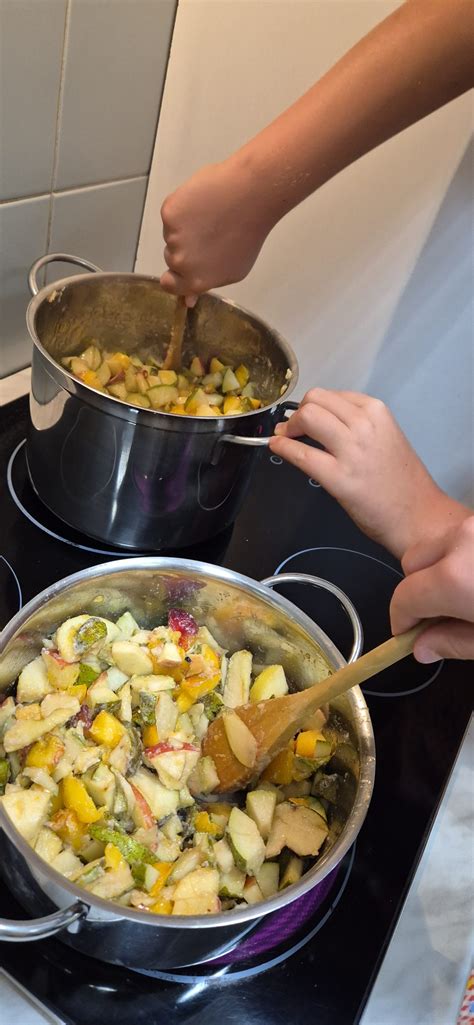 kuhanje marmelade v loncu