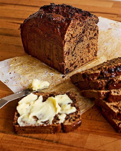 fotografija bara brith kruha z rozinami