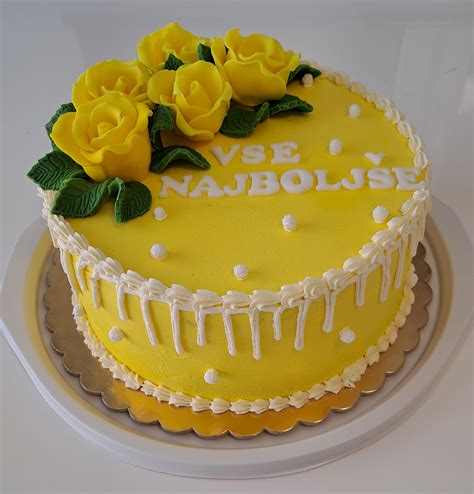 Domača torta za rojstni dan z dekoracijo