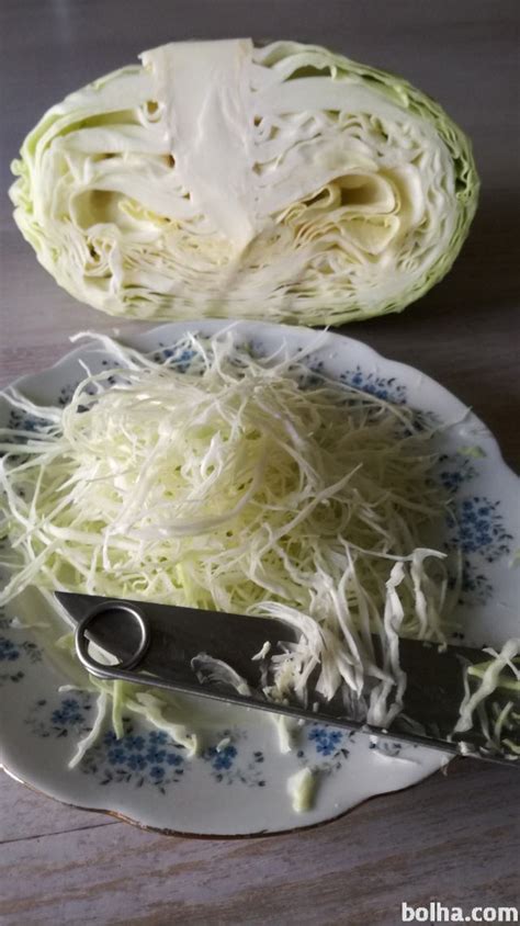 Priprava zelenjave za enolončnico iz sladkega zelja