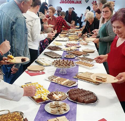 Infografika: Koraki priprave jasmininega sadnega kolača