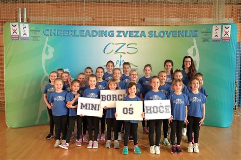 Zmelkoow bend skupinska fotografija