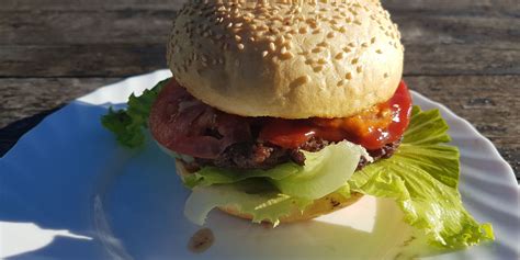 sveže pečene domače bombete za burgerje