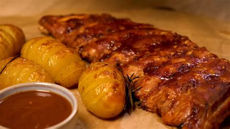 Glazirana svinjska rebra s krompirjem