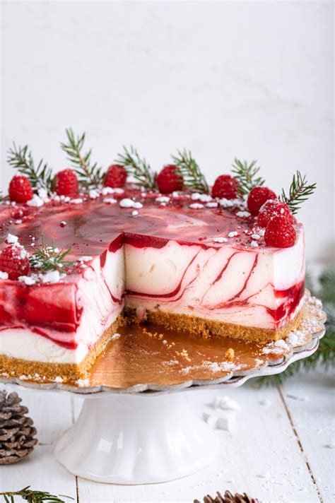 Jogurtova torta brez peke z borovničevim prelivom