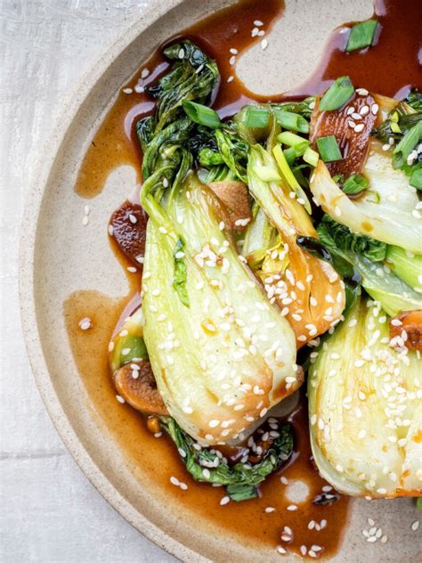 Prikaz pripravljenega piščanca s pak choi