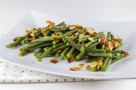 stročji fižol z mandlji