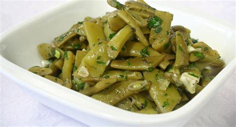 stročji fižol ovit v slanino